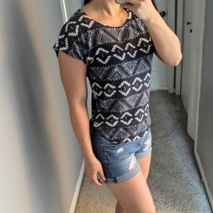 3/$15🍎Aztec Print Top - Size S